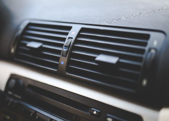 Como, quando e onde carregar o ar condicionado auto?